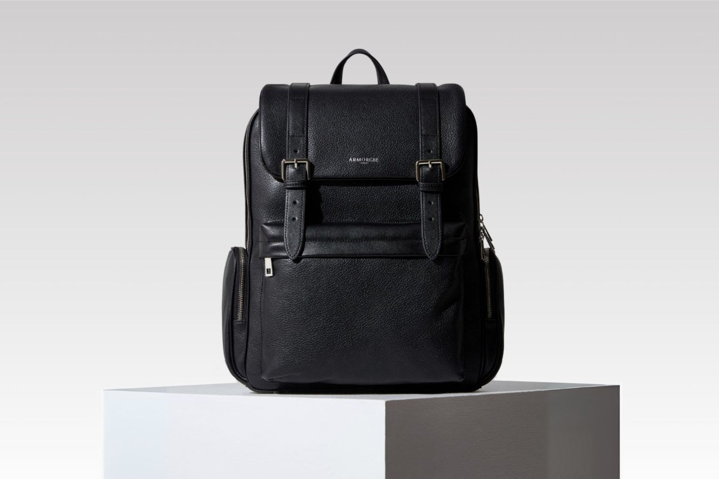 7 Must-Have Features of a Leather Backpack